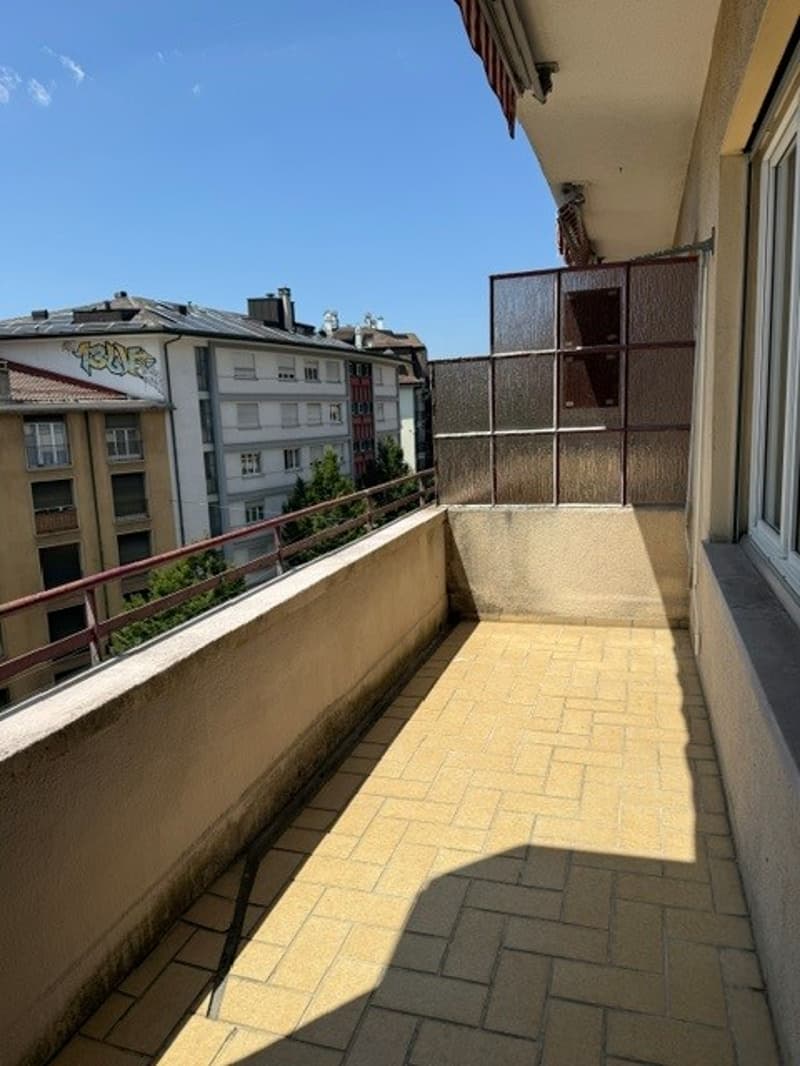 Bel appartement rénové de 3.5 pièces, 4è étage, env. 74 m2 (1)