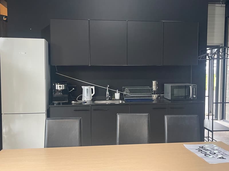 Surface commerciale d'env. 104 m2, de plain pied avec grande vitrine (6)