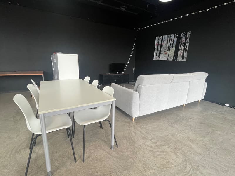 Surface commerciale d'env. 104 m2, de plain pied avec grande vitrine (5)