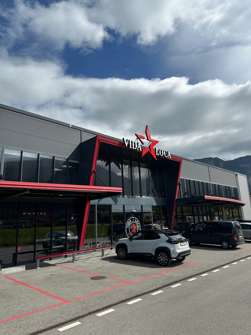 Surface commerciale d'env. 104 m2, de plain pied avec grande vitrine (1)