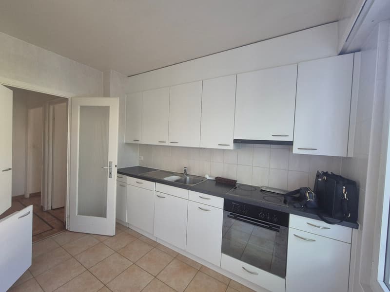 Appartement traversant de 6,5 pièces, 1er étage, env.152 m2 (1)
