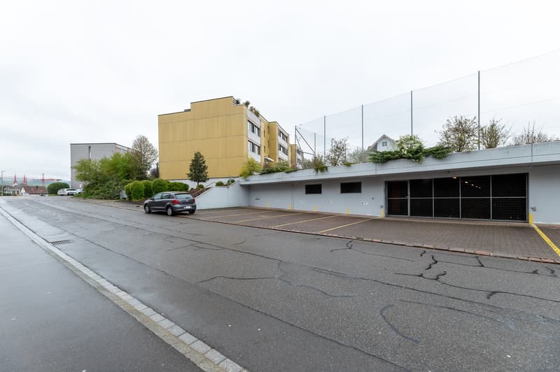 Blick auf die Einstellhalle