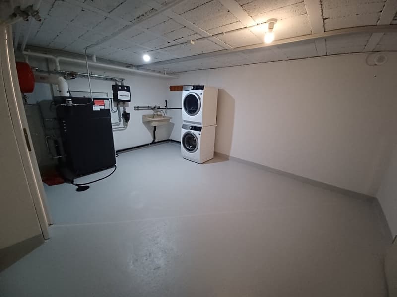 Keller 2 mit Waschmaschine und Tumbler