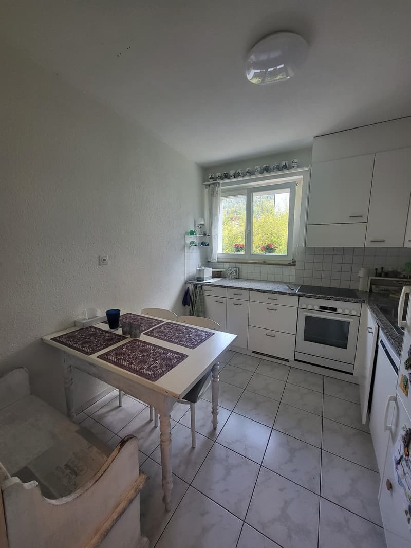 Moderne 3-Zimmer-Wohnung mit Balkon und Seenähe in Hünibach (2)