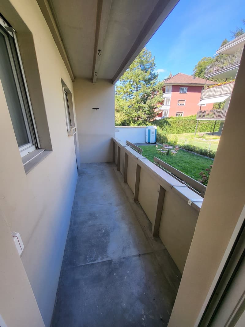 Charmante 2-Zimmer-Wohnung mit Balkon und Bergblick in Hilterfingen (7)