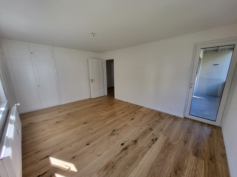 Charmante 2-Zimmer-Wohnung mit Balkon und Bergblick in Hilterfingen (4)