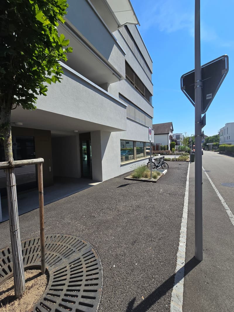 Modernes Ladenlokal an zentraler Lage Nähe Bahnhof und Zentrum (2)