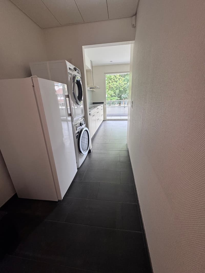 Helle 4.5-Zimmer-Wohnung mit Balkon Nähe Zentrum und Dorf (11)