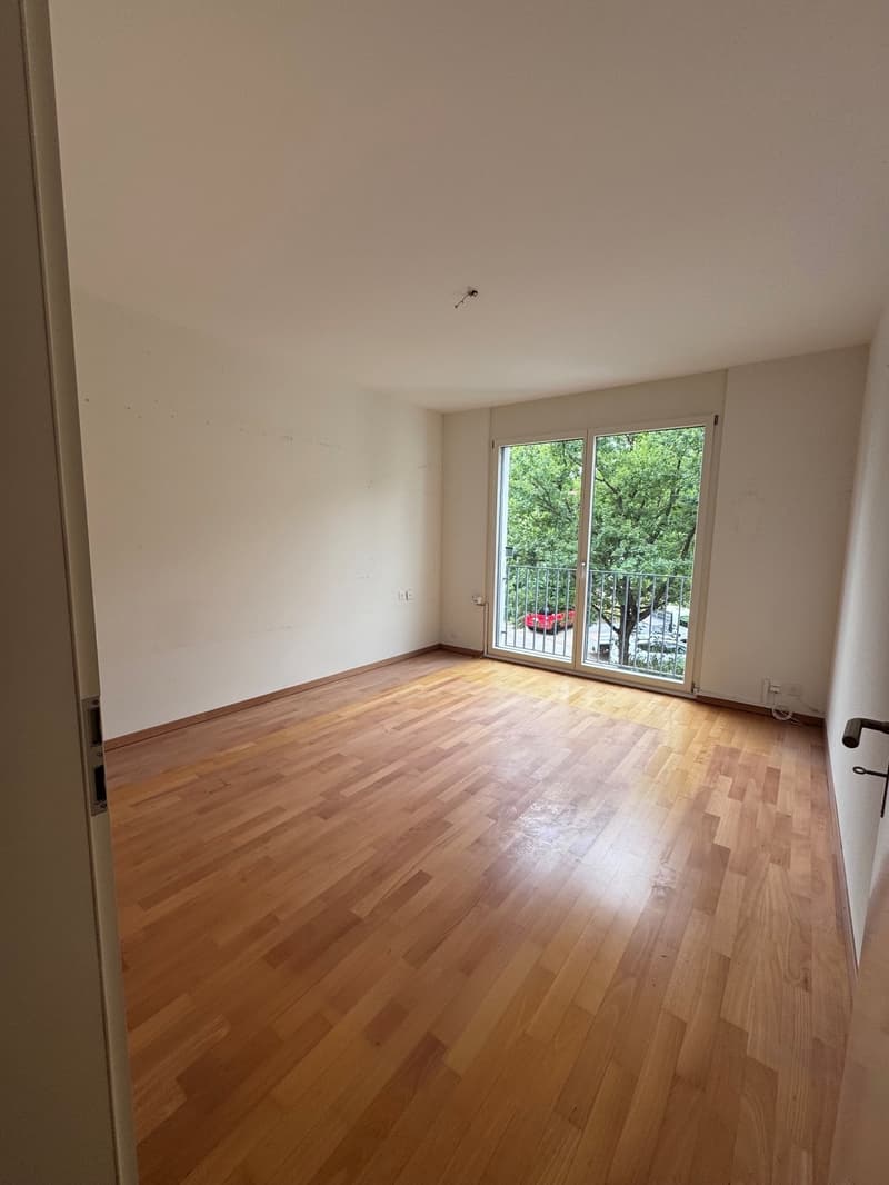 Helle 4.5-Zimmer-Wohnung mit Balkon Nähe Zentrum und Dorf (10)