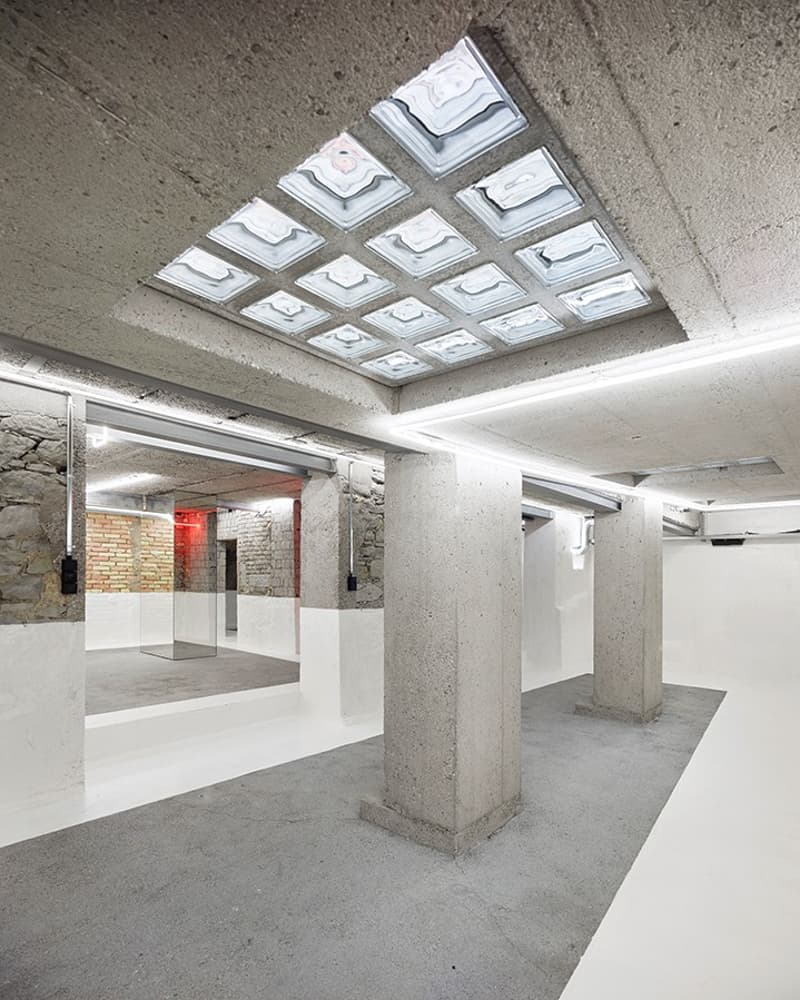 Espace commercial attractif avec stockage, bureau et espace d'exposition en plein centre (3)