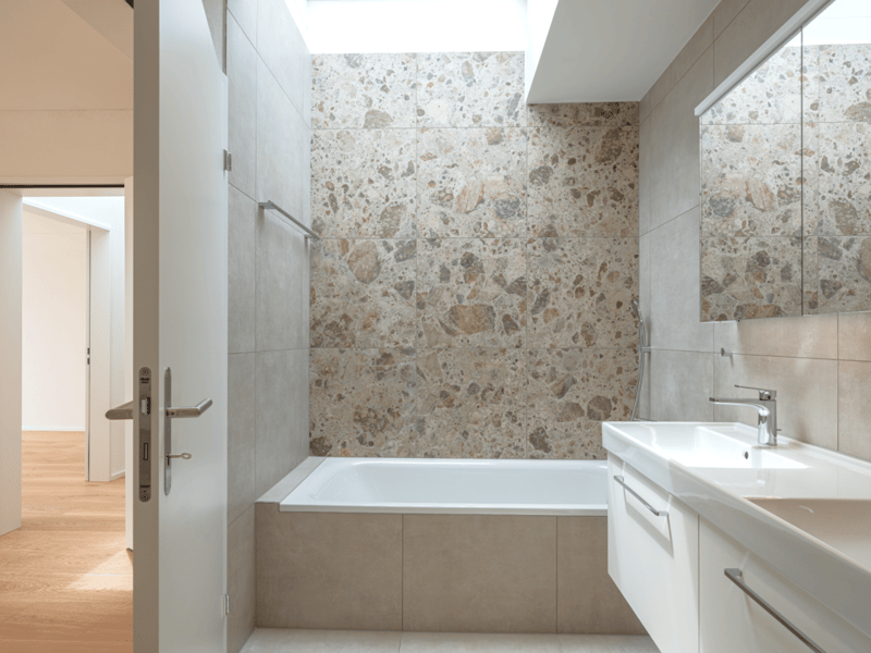 Badezimmer mit Oblicht
