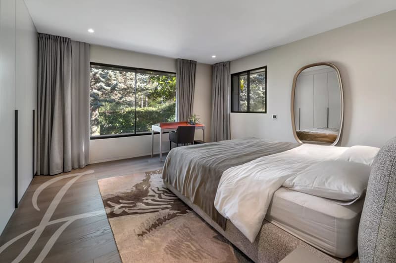 Panoramic view of the lake and contemporary interiors (12)