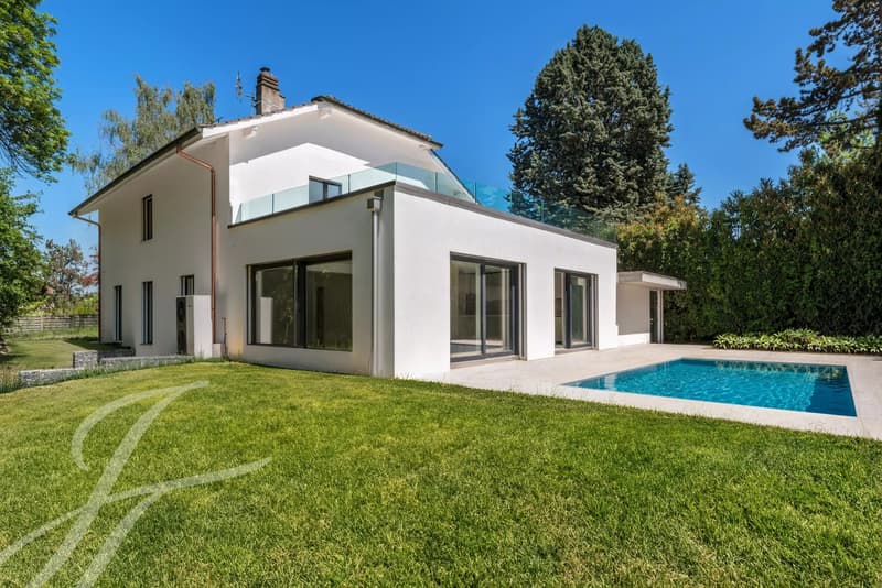 À quelques pas du rivage du lac : Villa rénovée avec piscine (1)