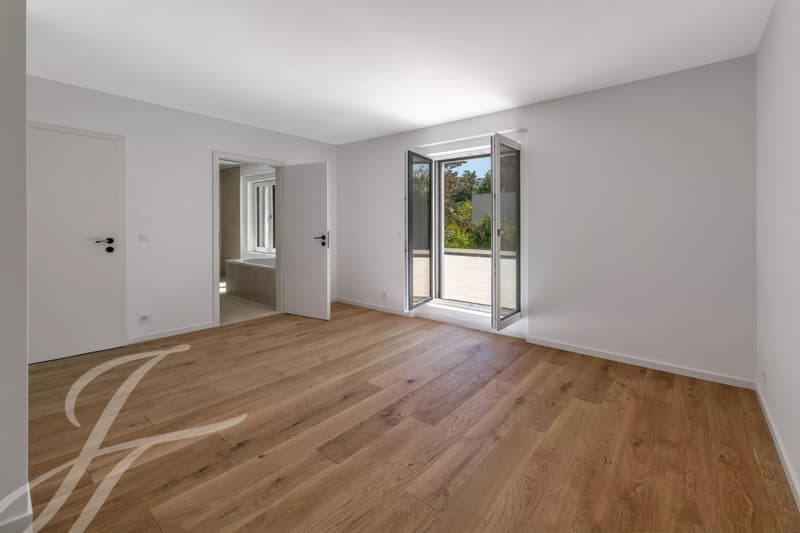 À quelques pas du rivage du lac : Villa rénovée avec piscine (13)