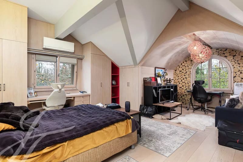 EXCLUSIVE - Luxury and serenity in the heart of Conches (13)