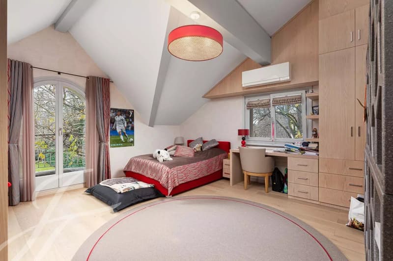 EXCLUSIVE - Luxury and serenity in the heart of Conches (12)