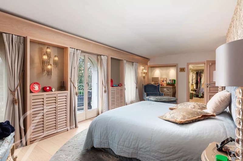 EXCLUSIVE - Luxury and serenity in the heart of Conches (6)