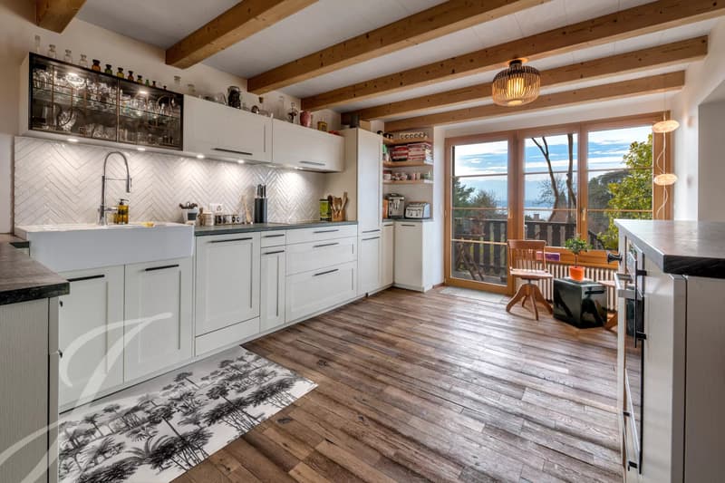 Beautiful village house with panoramic lake view (11)