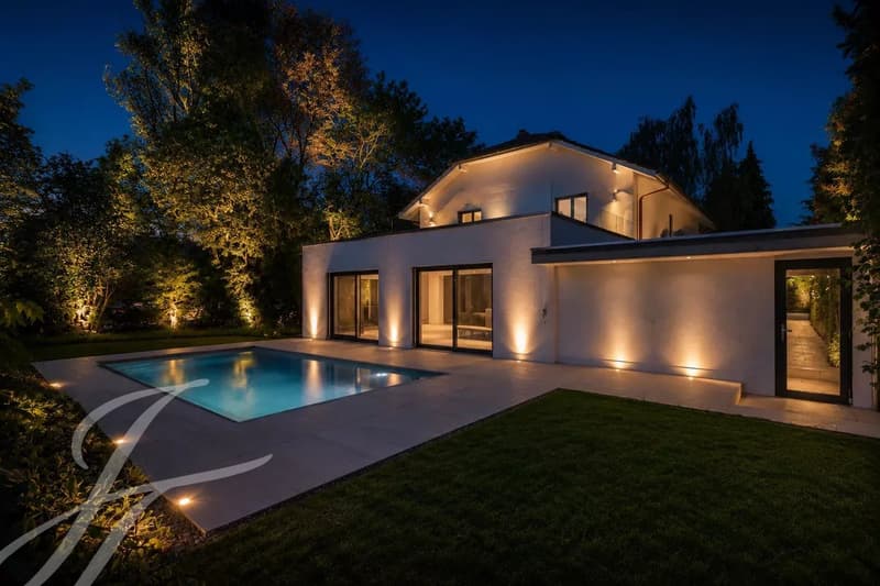 A few steps from the lake shore: Renovated villa with swimming pool (1)