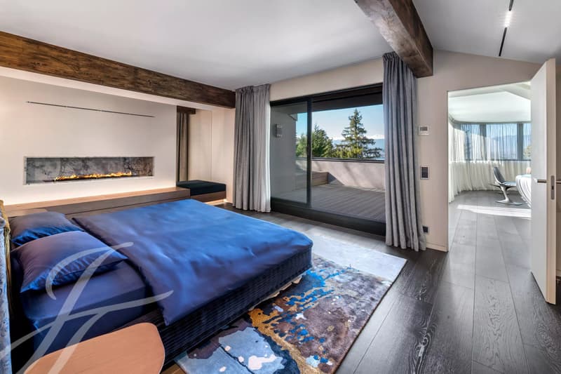 Panoramic view of the lake and contemporary interiors (9)