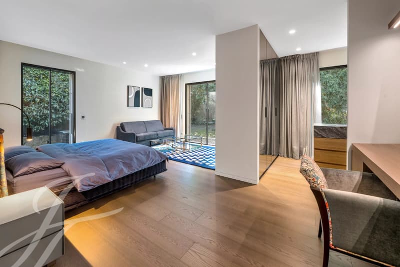 Panoramic view of the lake and contemporary interiors (12)