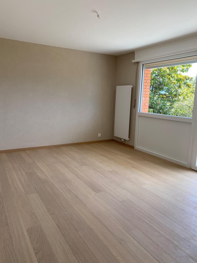 4.5 room apartment on the lower ground floor with garden - Route des (9)