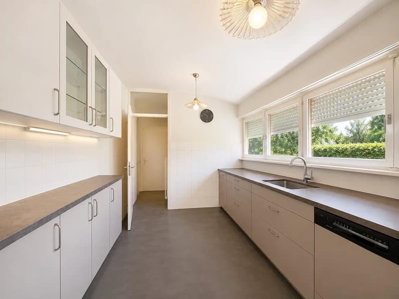 Beautiful Opportunity in Confignon? Semi-Detached Single-Story House to Renovate (3)
