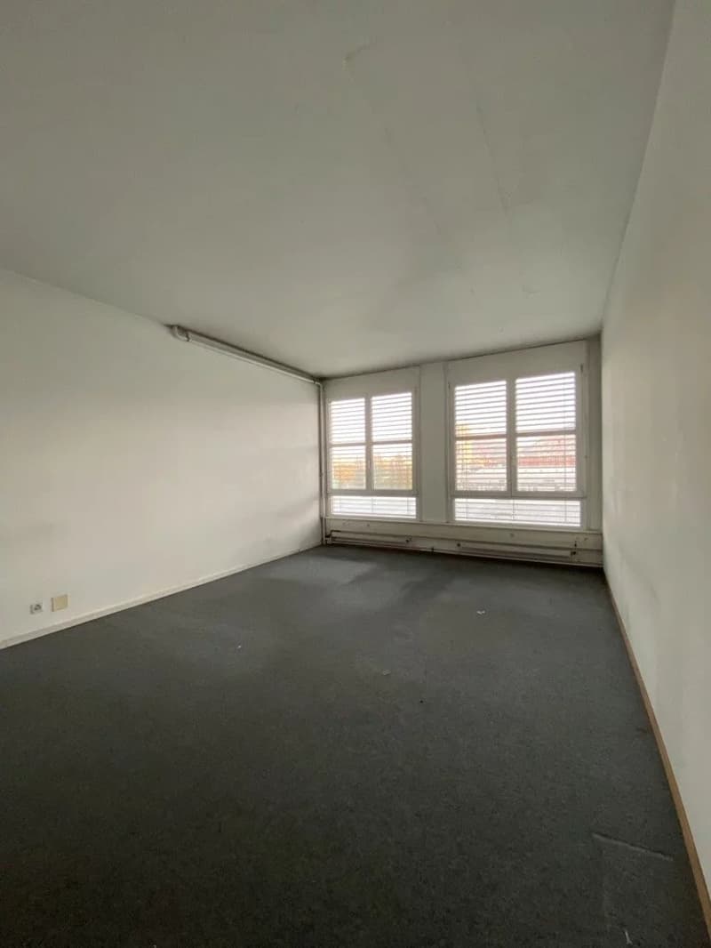Bright studio in industrial area (5)