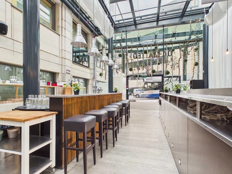 Commercial arcade ideal location! (7)