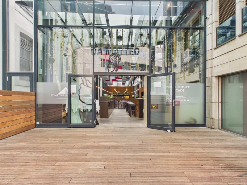 Commercial arcade ideal location! (2)