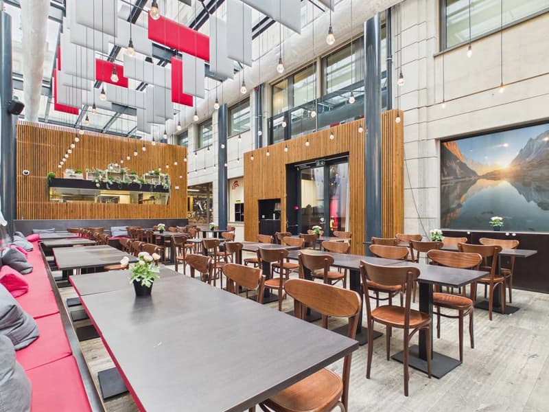 Commercial arcade ideal location! (9)