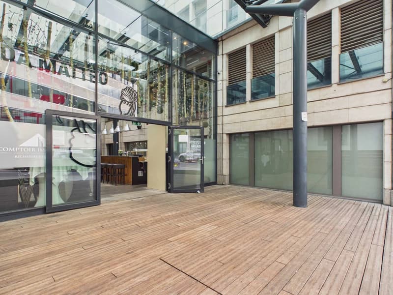 Commercial arcade ideal location! (3)