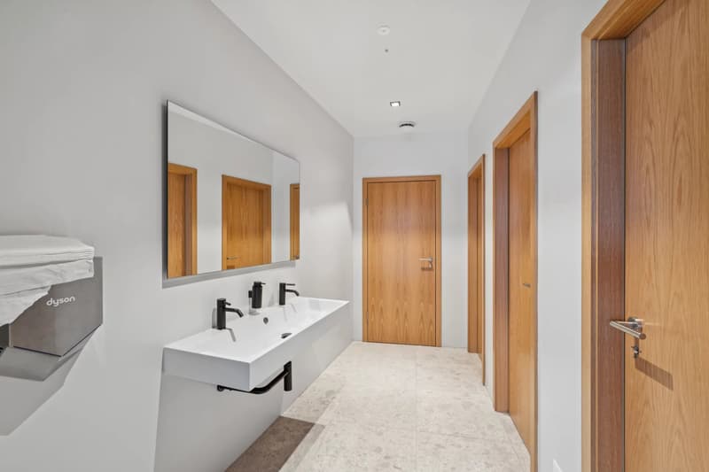 Offer your business an innovative and flexible space (12)