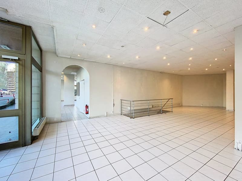 Schöne, geräumige Arkade in der Nähe der Nationen (7)
