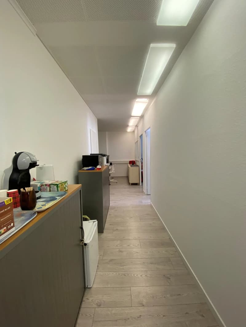 Surfaces de bureaux aménagées idéalement situées (6)
