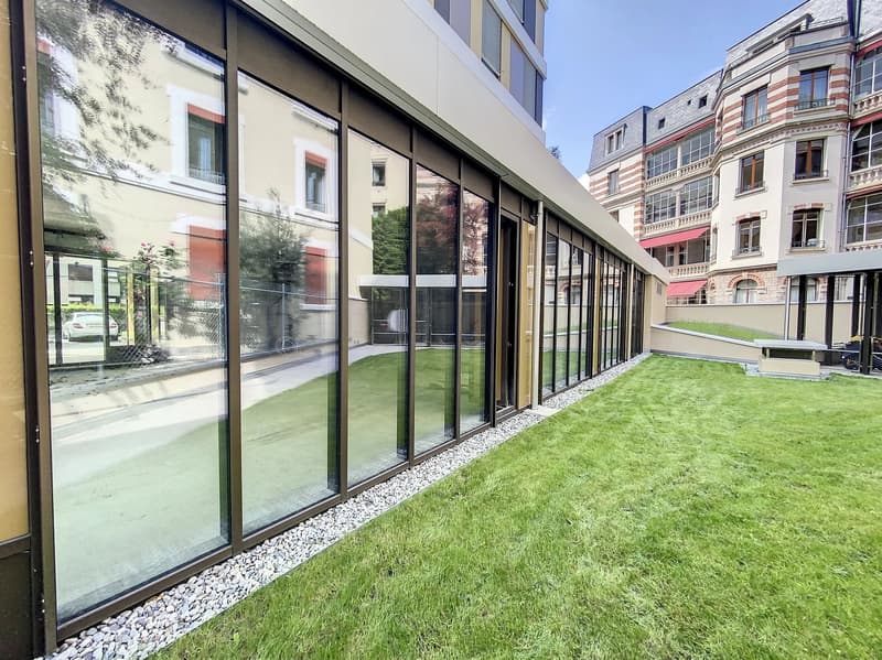 Arcade à vendre dans un immeuble de standing (4)