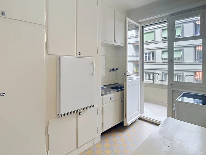 Hyper centre - Charming 2.5-room apartment with an old charm (5)