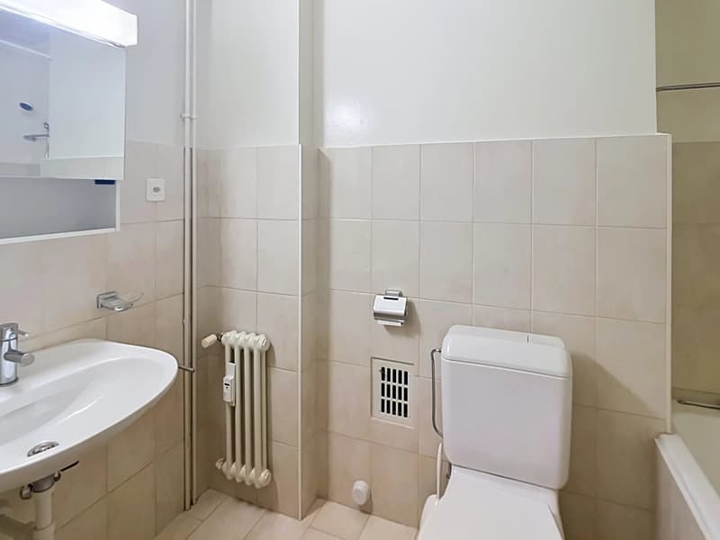 Hyper centre - Charming 2.5-room apartment with an old charm (7)
