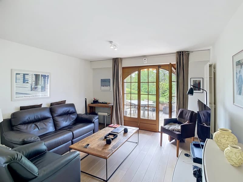 2.5-room apartment with 38 m2 terrace facing the lake (9)