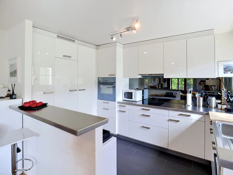 2.5-room apartment with 38 m2 terrace facing the lake (10)