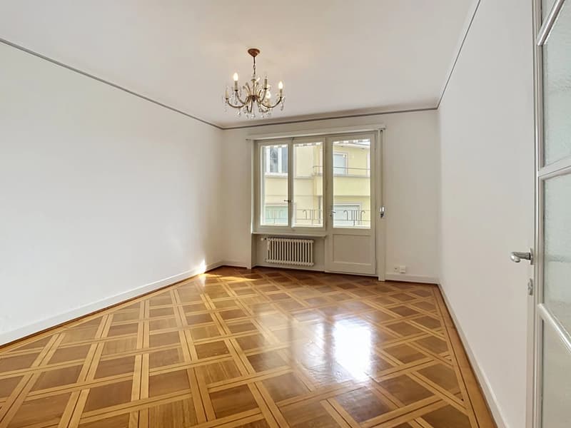 Hyper Zentrum - Charmantes 2,5-Zimmer-Apartment im alten Stil (2)