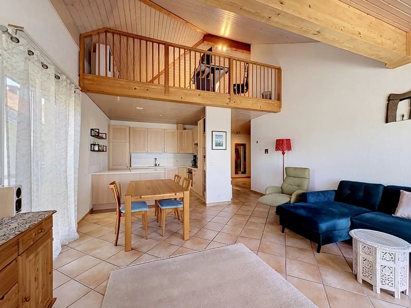 Prächtige 4,5-Zimmer-Wohnung im Dachgeschoss mit Mezzanine und Garage-Box (2)
