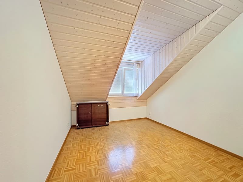 Prächtige 4,5-Zimmer-Wohnung im Dachgeschoss mit Mezzanine und Garage-Box (7)