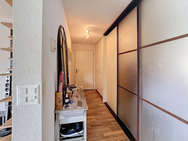 Atypical apartment with large living spaces and a lot of charm (4)