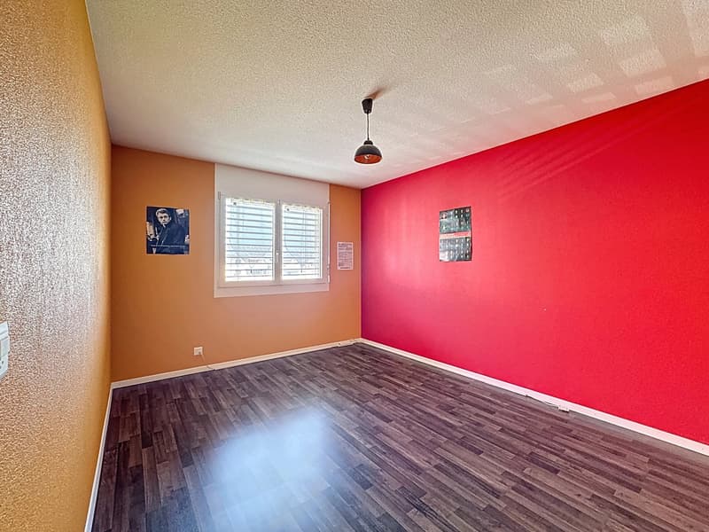 Atypical apartment with large living spaces and a lot of charm (9)
