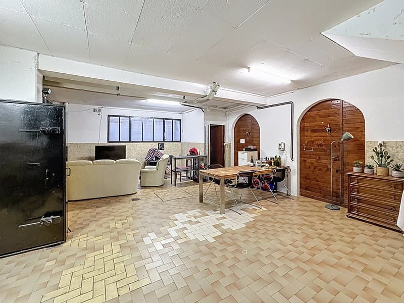 Versatile building ideal for investors (11)