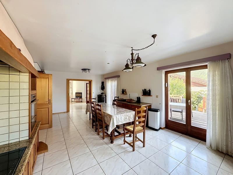 Individual villa with garden in a residential area of Collombey (4)