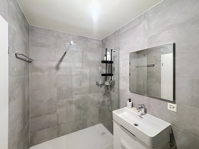 Grande monolocale in un edificio cecb AA (6)