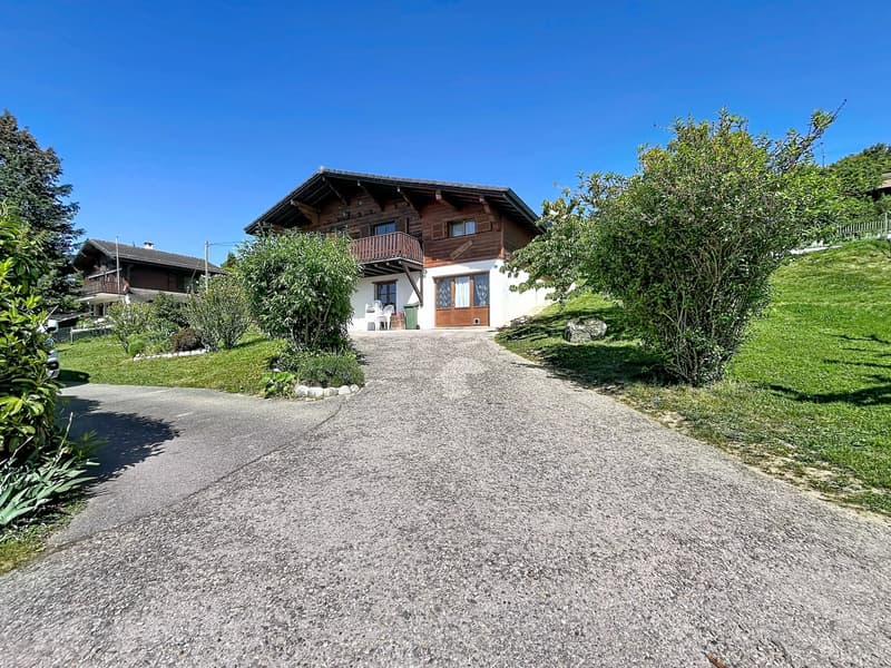 Plot with chalet in a green setting and lake view (3)