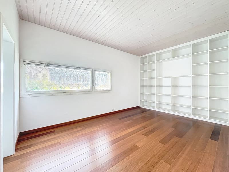 Architect's villa with 100m2 terrace and panoramic view of the lake, just 10 minutes' walk from the center of Arzier (11)